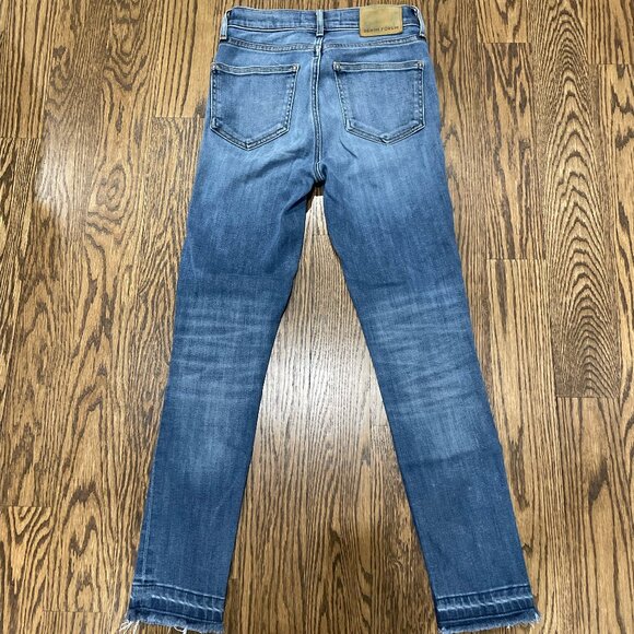 denim FORUM Aritzia The Nico Mid Rise Skinny Crop; size 24 - Picture 4 of 4
